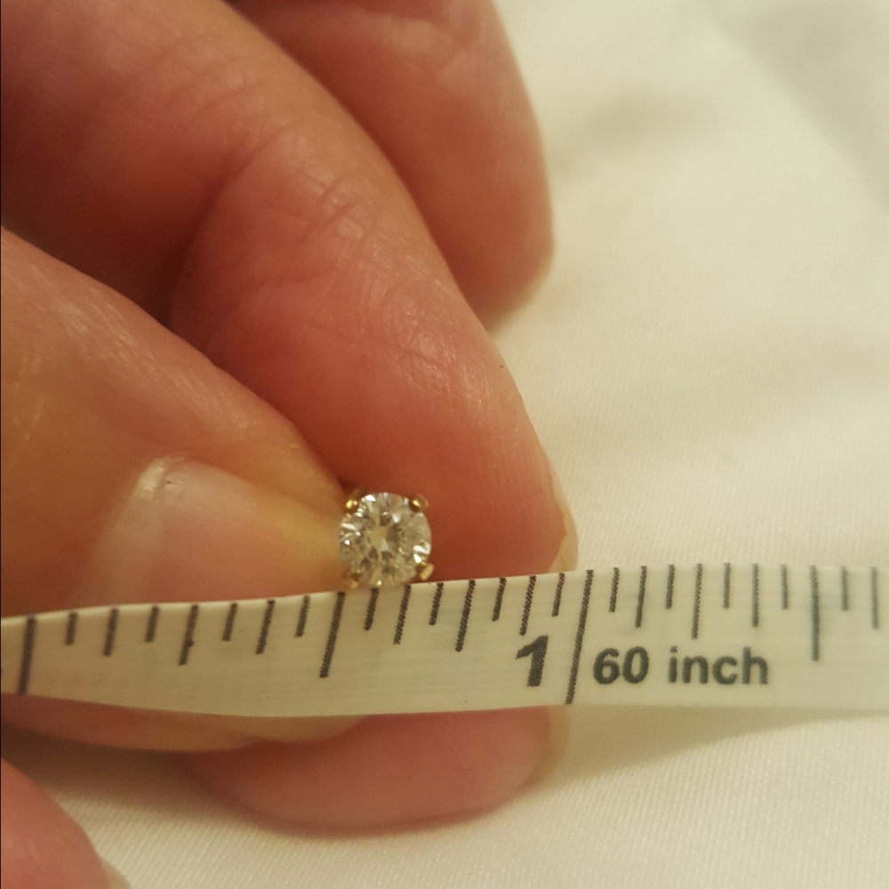 Yellow gold stud earrings